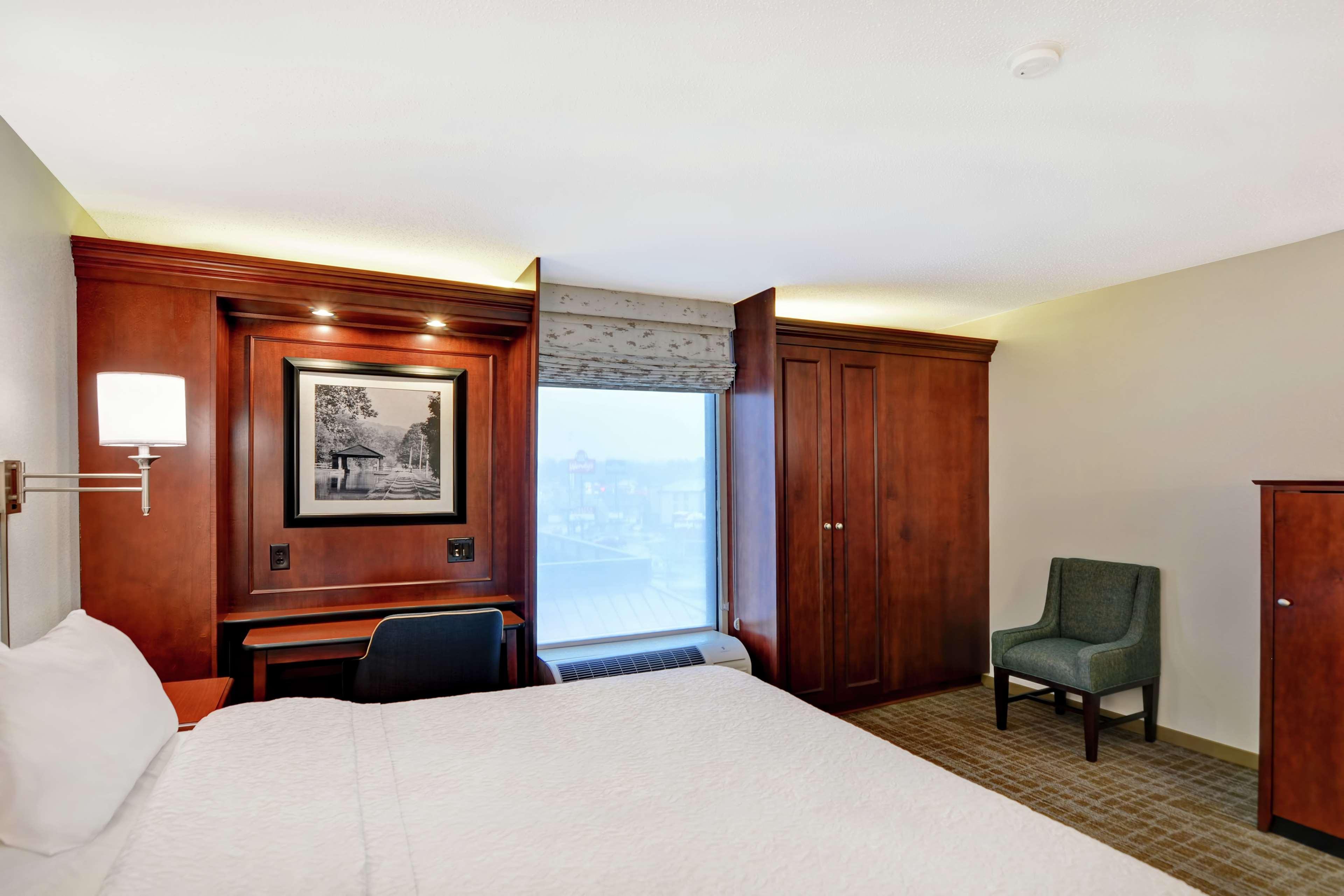 Hampton Inn Beckley Exteriör bild