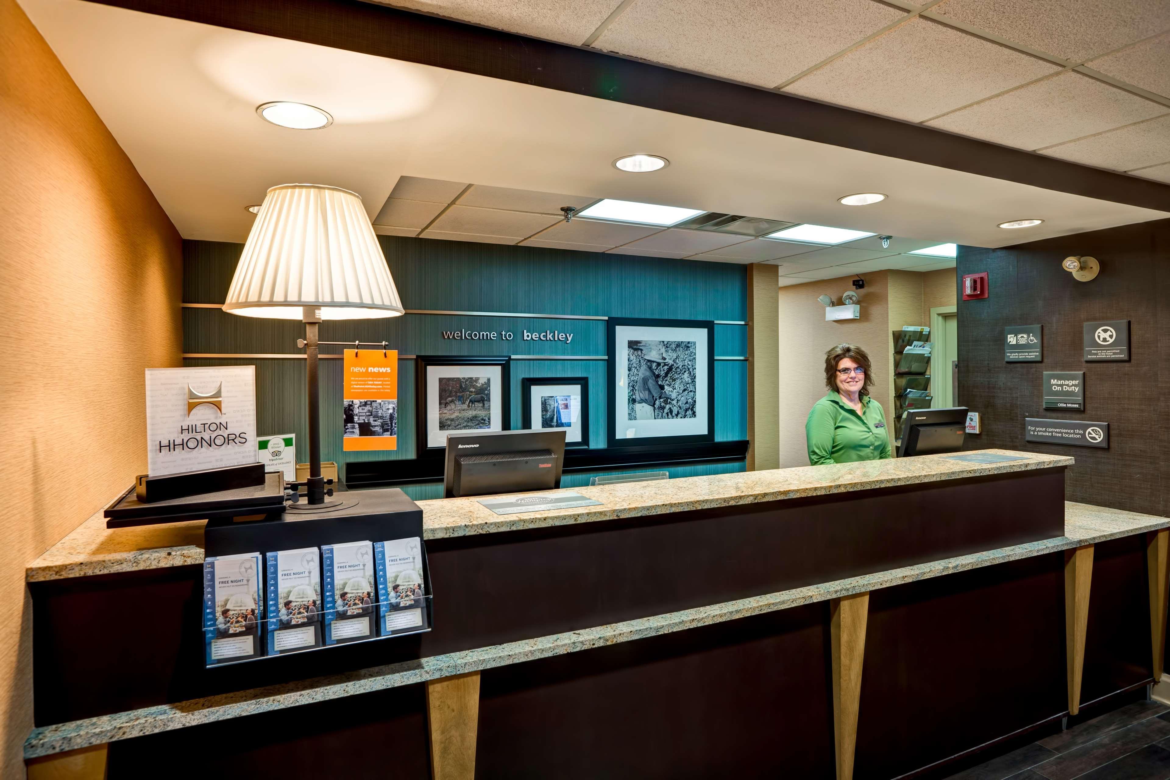 Hampton Inn Beckley Exteriör bild